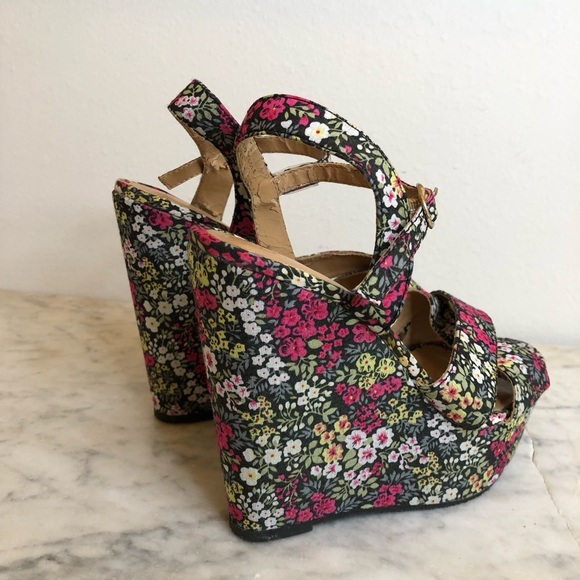 Floral Strappy Open Toe Sandal Platforms Xhilaration - Picture 2 of 8